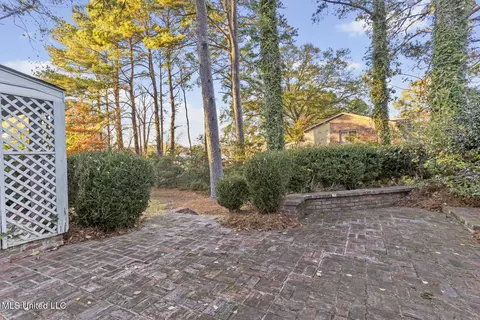 Exterior - 2060 Sheffield Dr, Jackson, MS 39211 photo 1 of 4