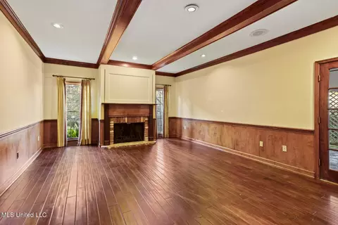 Living - 2060 Sheffield Dr, Jackson, MS 39211 photo 4 of 5