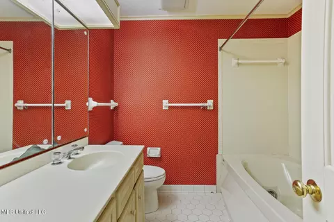 Bath - 2060 Sheffield Dr, Jackson, MS 39211 photo 4 of 4