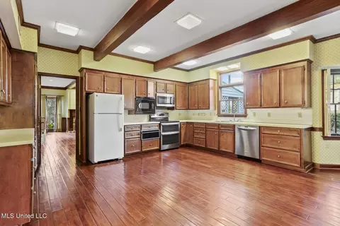 Kitchen - 2060 Sheffield Dr, Jackson, MS 39211 photo 1 of 3