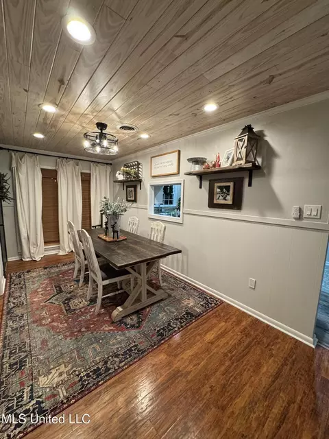 Dining - 246 2nd St, Flora, MS 39071 photo 1 of 1