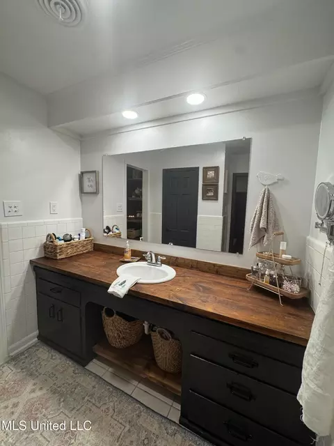 Bath - 246 2nd St, Flora, MS 39071 photo 1 of 4