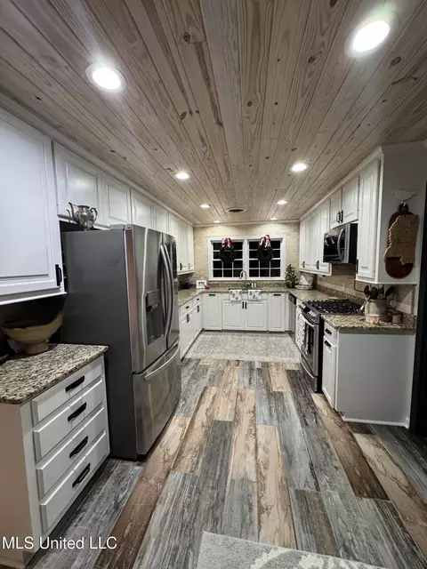 Kitchen - 246 2nd St, Flora, MS 39071 photo 1 of 2