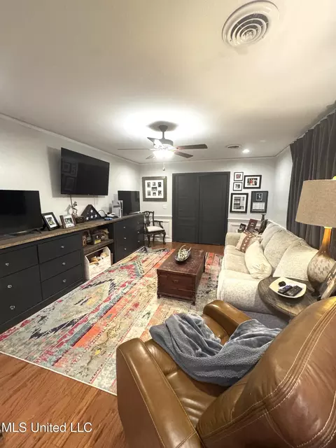 Living - 246 2nd St, Flora, MS 39071 photo 2 of 2