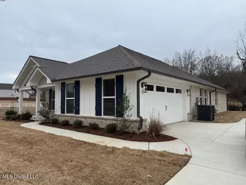 Exterior - 4297 Olivia Cir, Olive Branch, MS 38654 photo 3 of 4