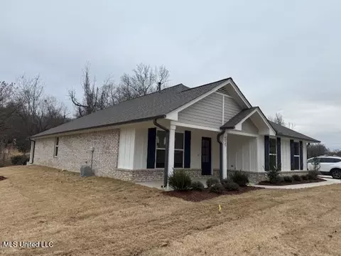 Exterior - 4297 Olivia Cir, Olive Branch, MS 38654 photo 2 of 4