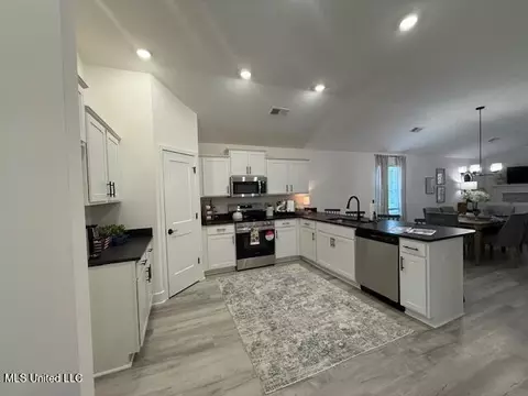 Kitchen - 4297 Olivia Cir, Olive Branch, MS 38654 photo 2 of 2