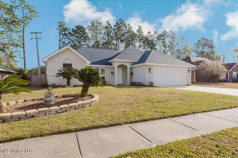 13716 Huntington Cir, Gulfport, MS 39503
