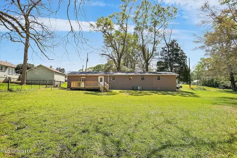 Exterior - 1043 Cotton St, Wesson, MS 39191 photo 4 of 4