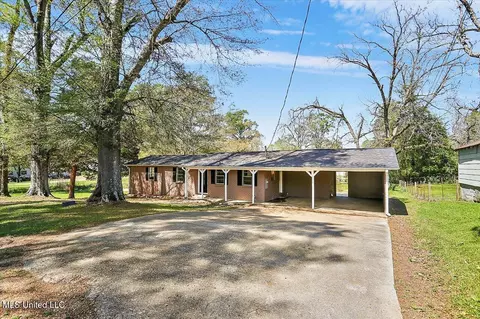 Exterior - 1043 Cotton St, Wesson, MS 39191 photo 2 of 4