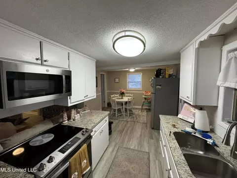 Kitchen - 1043 Cotton St, Wesson, MS 39191 photo 2 of 2