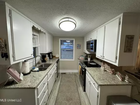 Kitchen - 1043 Cotton St, Wesson, MS 39191 photo 1 of 2