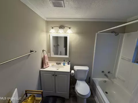 Bath - 1043 Cotton St, Wesson, MS 39191 photo 3 of 4