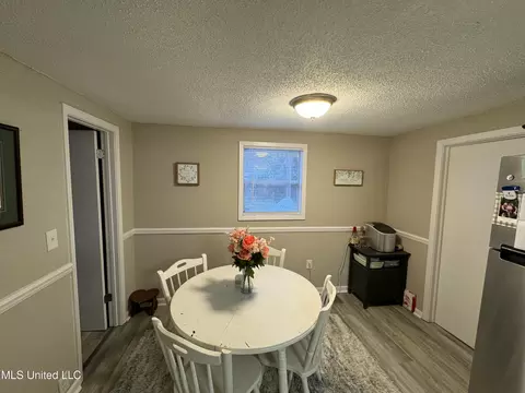 Dining - 1043 Cotton St, Wesson, MS 39191 photo 1 of 1