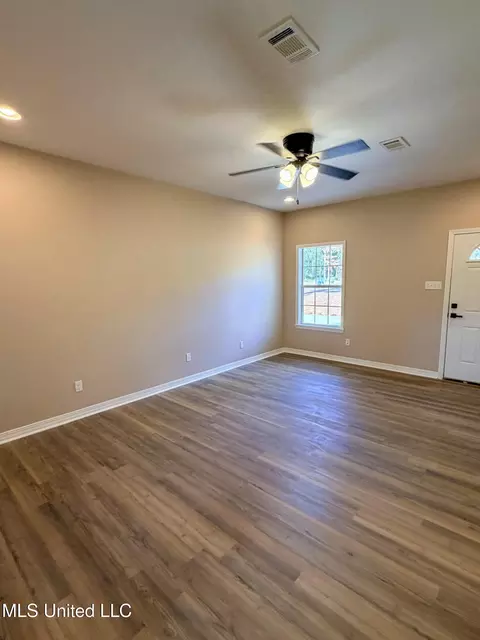 Living - 2860 Highway 184, Bude, MS 39630 photo 2 of 4