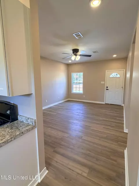 Living - 2860 Highway 184, Bude, MS 39630 photo 3 of 4