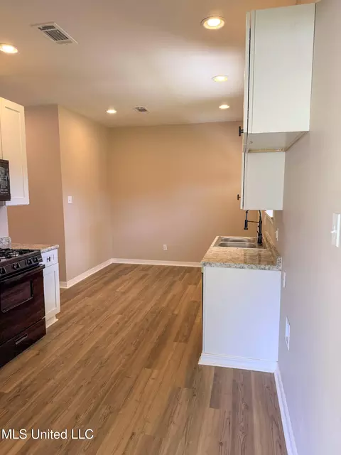 Kitchen - 2860 Highway 184, Bude, MS 39630 photo 4 of 4