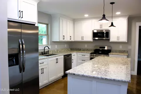 Kitchen - 3248 Stonecypher Rd, Lucedale, MS 39452 photo 5 of 5