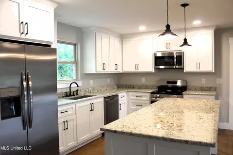 Kitchen - 3248 Stonecypher Rd, Lucedale, MS 39452 photo 3 of 5