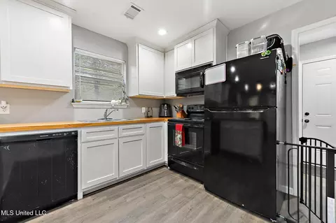 Kitchen - 196 C Easley Rd, Lucedale, MS 39452 photo 2 of 2