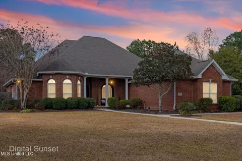 6205 E Silverleaf Dr, Ocean Springs, MS 39564