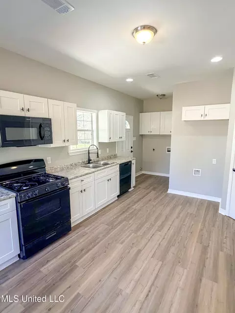 Kitchen - 2856 E Mississippi 184, Bude, MS 39630 photo 1 of 5