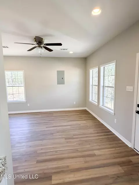 Living - 2856 E Mississippi 184, Bude, MS 39630 photo 2 of 2
