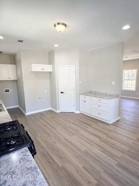 Kitchen - 2856 E Mississippi 184, Bude, MS 39630 photo 2 of 5