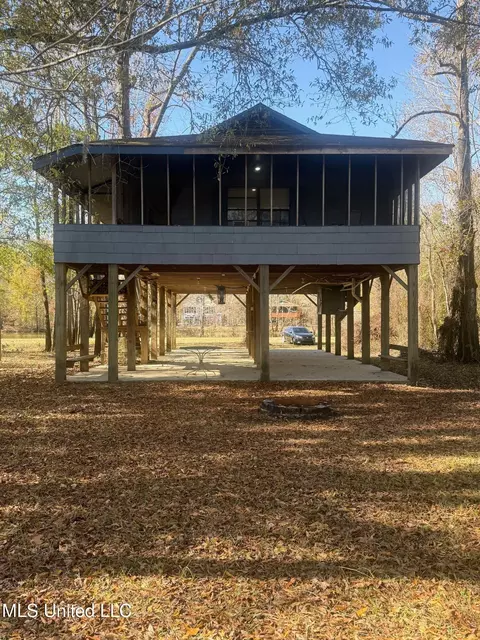 114 Holly Ln, Lucedale, MS 39452