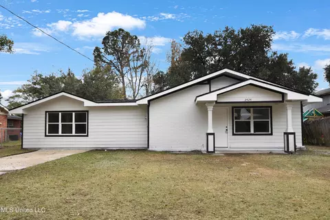 2424 Jackson Ave, Pascagoula, MS 39567