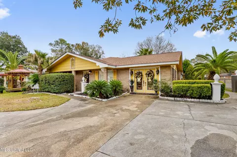 609 W David Dr, Gulfport, MS 39503