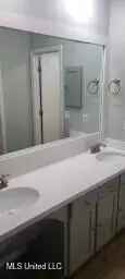 Bath - 127 Cypress Dr, Madison, MS 39110 photo 3 of 10