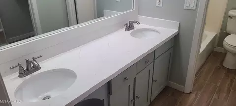 Bath - 127 Cypress Dr, Madison, MS 39110 photo 1 of 10