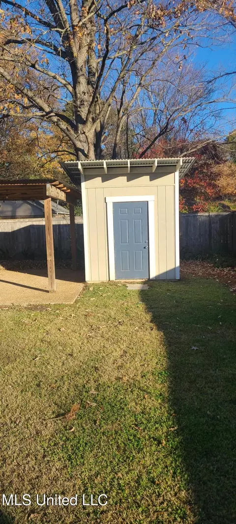 Exterior - 127 Cypress Dr, Madison, MS 39110 photo 4 of 5