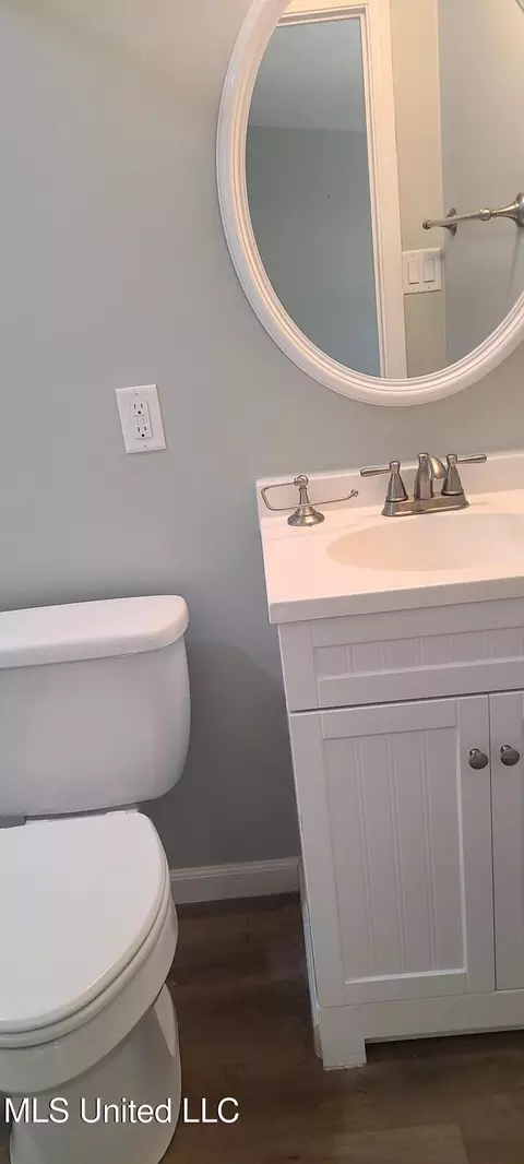 Bath - 127 Cypress Dr, Madison, MS 39110 photo 8 of 10