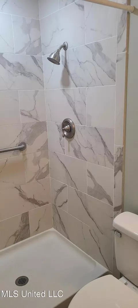 Bath - 127 Cypress Dr, Madison, MS 39110 photo 5 of 10