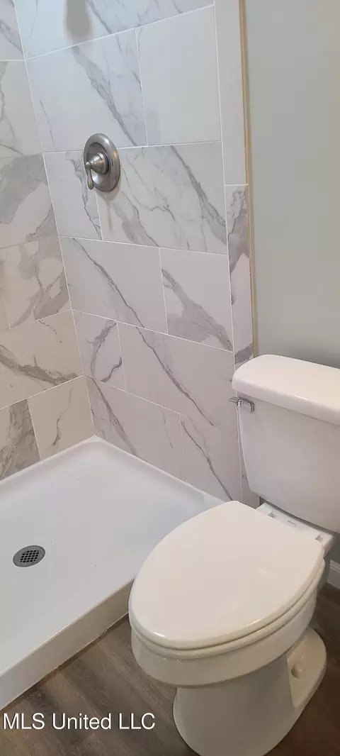 Bath - 127 Cypress Dr, Madison, MS 39110 photo 6 of 10