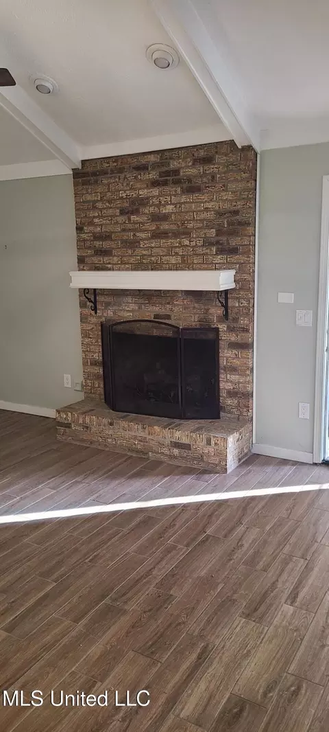 Living - 127 Cypress Dr, Madison, MS 39110 photo 5 of 5