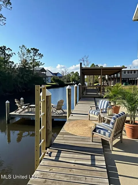 4121 Dolphin St, Bay Saint Louis, MS 39520