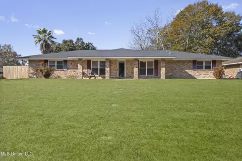 515 Mockingbird Dr, Long Beach, MS 39560