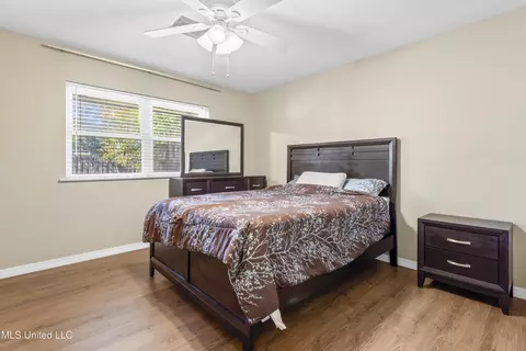 Bedroom - 515 Mockingbird Dr, Long Beach, MS 39560 photo 3 of 4