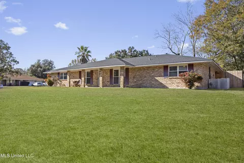 Exterior - 515 Mockingbird Dr, Long Beach, MS 39560 photo 2 of 15