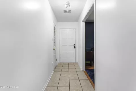 Entry Way - 515 Mockingbird Dr, Long Beach, MS 39560 photo 1 of 3