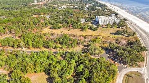 124 W Beach Blvd, Pass Christian, MS 39571