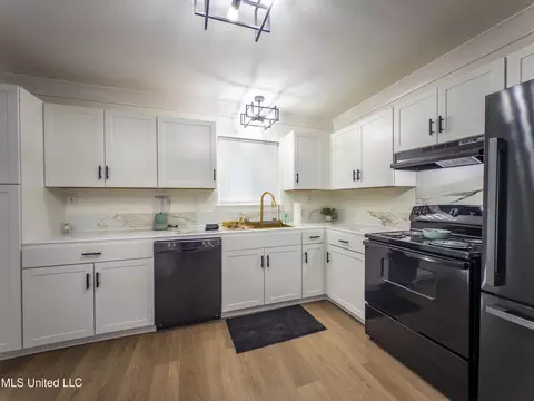 Kitchen - 622 11th Ave, Magee, MS 39111 photo 2 of 2