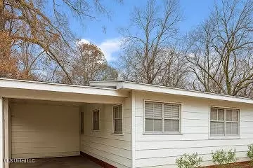 Exterior - 2914 Oak Forest Dr, Jackson, MS 39212 photo 2 of 3