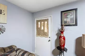 Entry Way - 2914 Oak Forest Dr, Jackson, MS 39212 photo 1 of 1