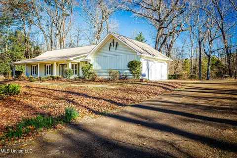 141 N Eagle Ridge Dr, Florence, MS 39073