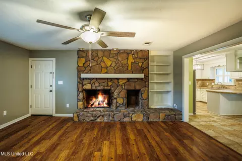 Living - 141 N Eagle Ridge Dr, Florence, MS 39073 photo 2 of 3