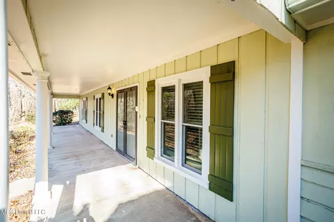 Exterior - 141 N Eagle Ridge Dr, Florence, MS 39073 photo 1 of 5